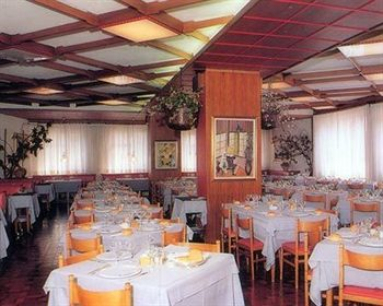 Food & Drinks 2, Hotel Nevada, Udine