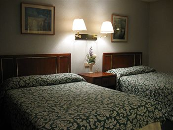 Others 4, Arka Motel, Benton