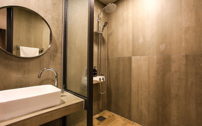 Bathroom 5, Yongin Oscar, Yongin