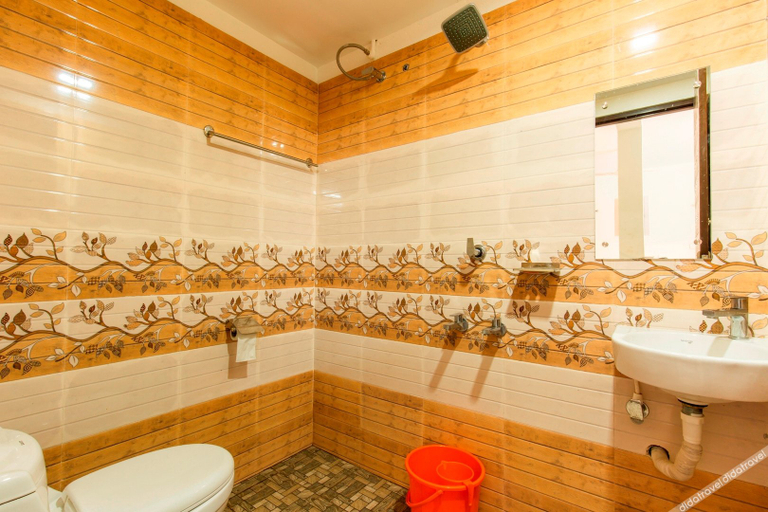 Bathroom 3, Monkey Tribe Vagamon, Idukki