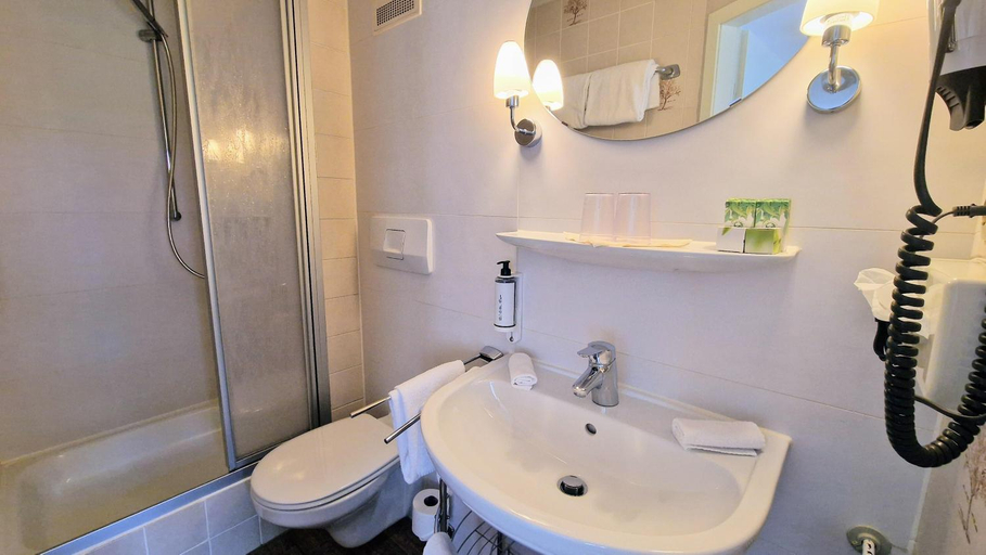 Bathroom 4, Flexibel Wohnen - BnoB, Ostallgäu