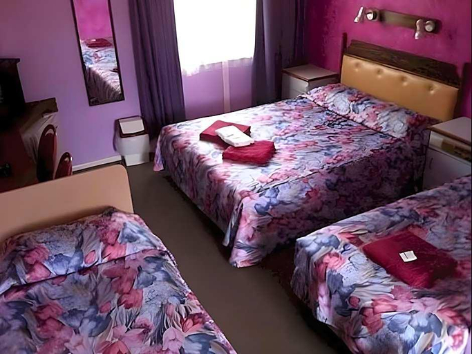 Bedroom 2, Bushmans Retreat Motor Inn, Gundagai