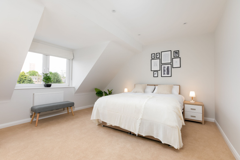 Others 4, Turtle and Rabbit - Comfortable and Spacious Houses, Slough
