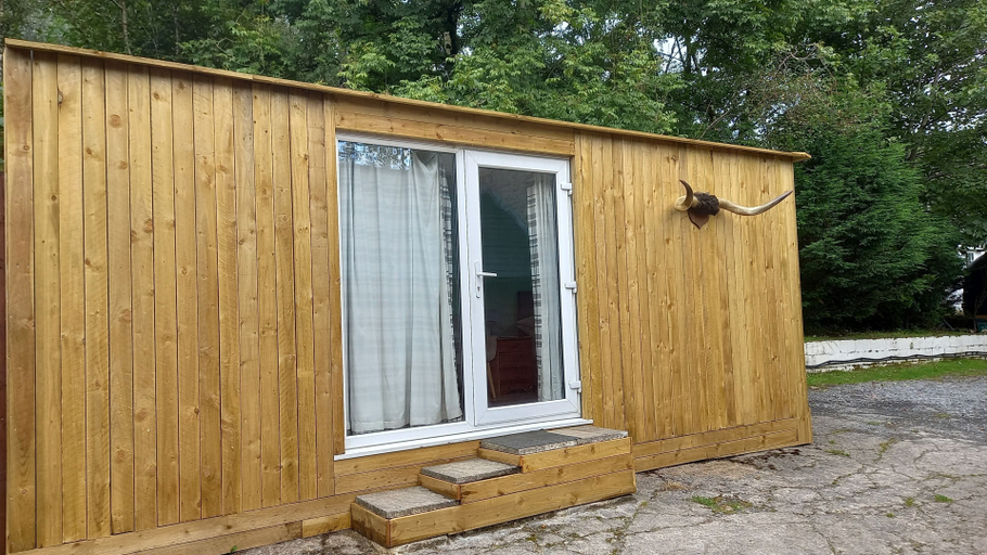 Others 2, The Pines Cabin, Swansea