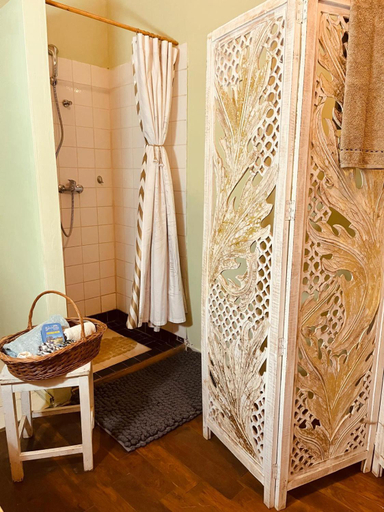 Bathroom 3, Casa Arthur, Biertan