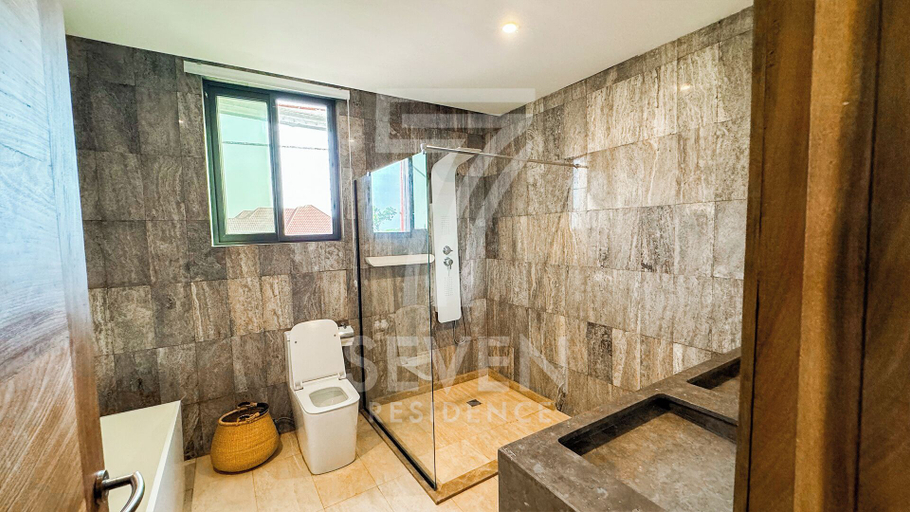 Bathroom 3, Seven7 Residence, Accra