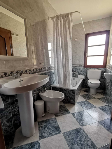 Bathroom 4, Valle la Fuente, Asturias