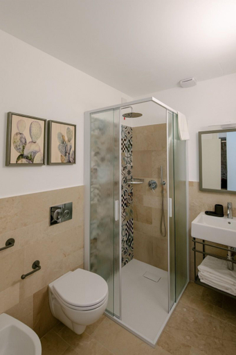 Bathroom 3, IBLA ROOMS, Ragusa