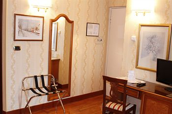 Others 5, Grand Hotel Hermitage, Rome