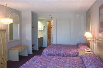 Others 4, Crosby's Motor Inn, Orange