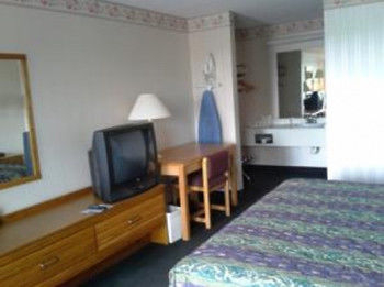 Others 3, Express Inn, Carroll