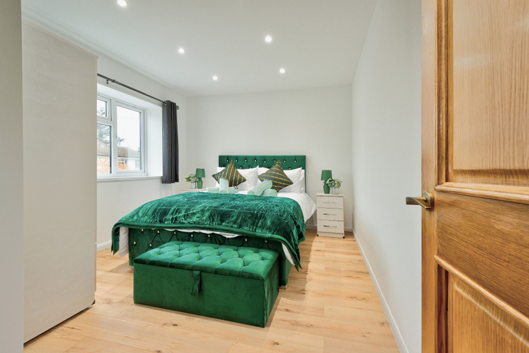 Room 3, Stylish Dagenham Flat Easy Central London Access, London