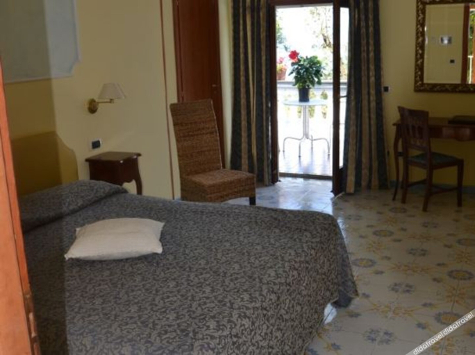 Bedroom 2, Villa Giovanna, Napoli