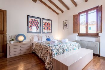 Others 4, Prestige Signoria by Mmega, Florence