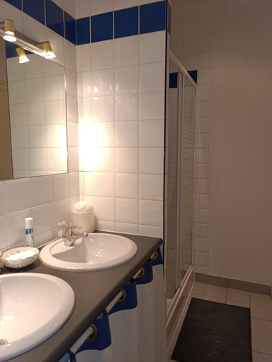 Bathroom 2, Charmante chambres d'hotes avec SDB privee, Cher