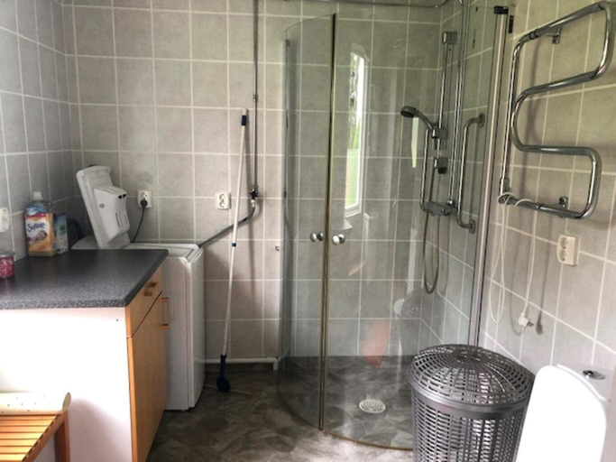 Bathroom 2, Charming Red Farmhouse Near Forsheda, Krokom
