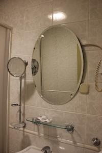 Others 4, Hotel Cingo