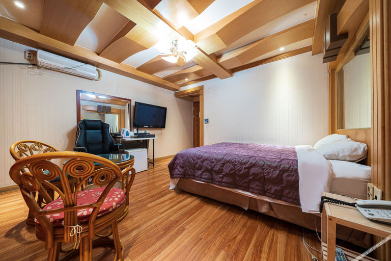 Bedroom 2, Gongju Hotel del Luna, Gongju