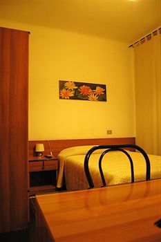 Others 2, Hotel Major Genova, Genova