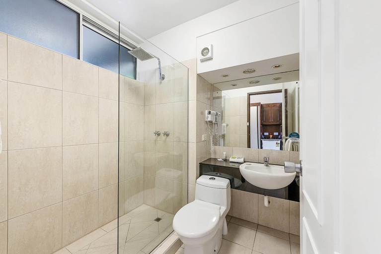 Bathroom 4, Quality Hotel Colonial Launceston, Launceston - Pt B
