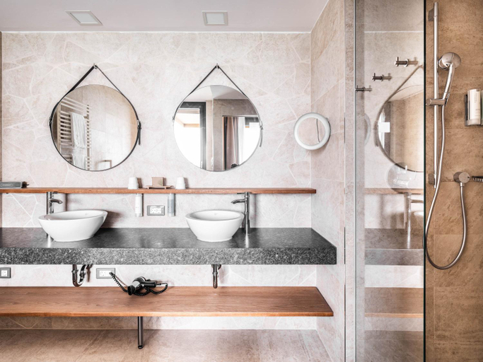 Bathroom 4, St. Martins Therme & Lodge, Neusiedl am See