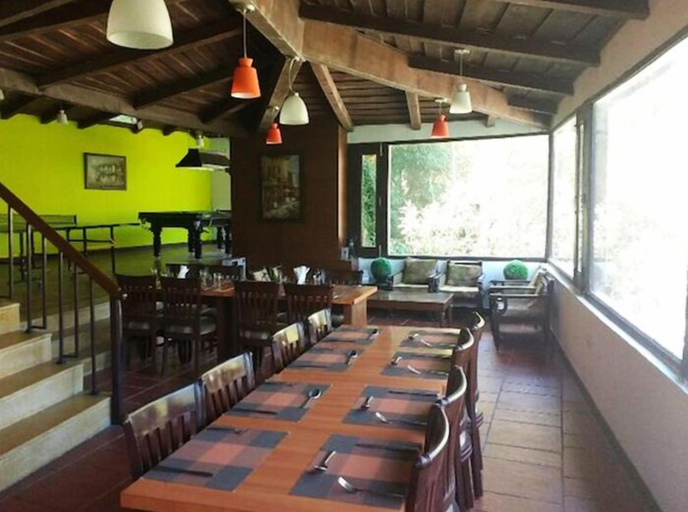 Food & Drinks 4, Manu Maharani Regency, Nainital