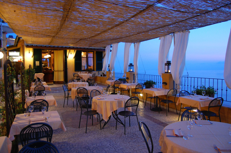 Food & Drinks 4, Il Borgo di Campi Apartments, La Spezia