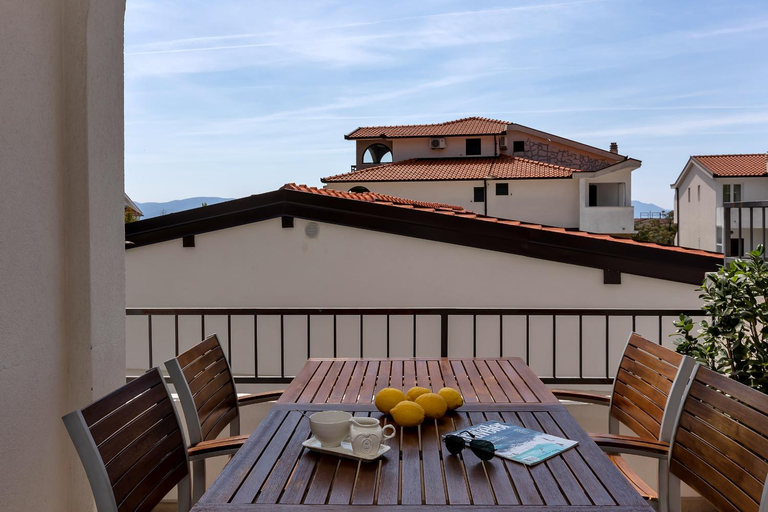 Others 5, Apartments Barbaric, Gradac
