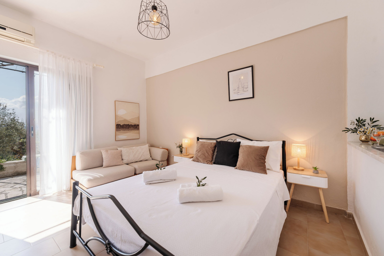Room 4, The 7 Trees Apartments by Konnect, Nisaki, Ionian Islands