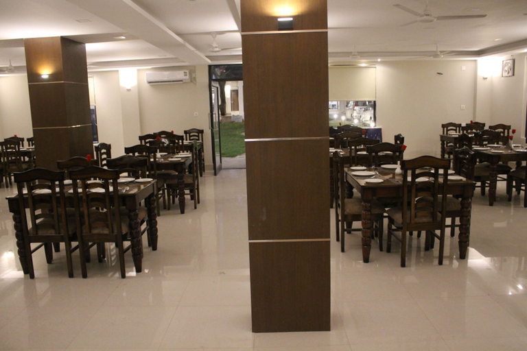 Food & Drinks 4, Shriji Hotel, Dehradun