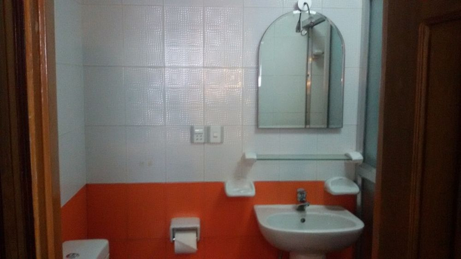 Bathroom, Kaung Lay Inn, Yangon