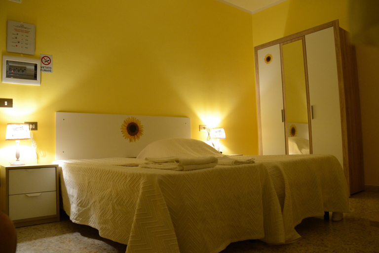 Bedroom 2, A1-GIRASOLE BED AND BREAKFAST, Rome