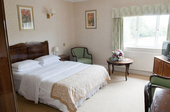 Others 2, Hadlow Manor Hotel, Kent