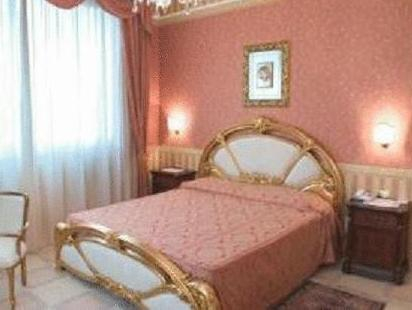 Others 2, Hotel Sorriso, Foggia