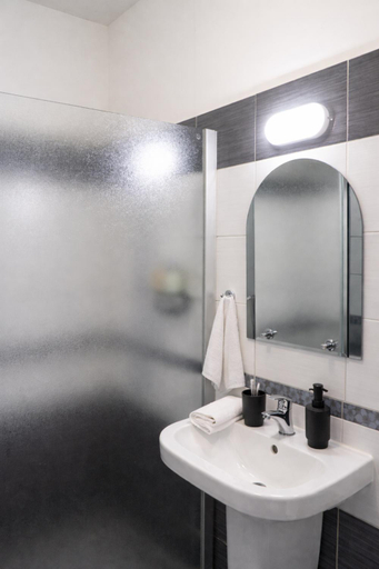 Bathroom 2, Hotel Golf Bitozeves, Louny