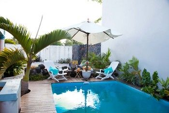 Others 5, Villa Jessica, Black River