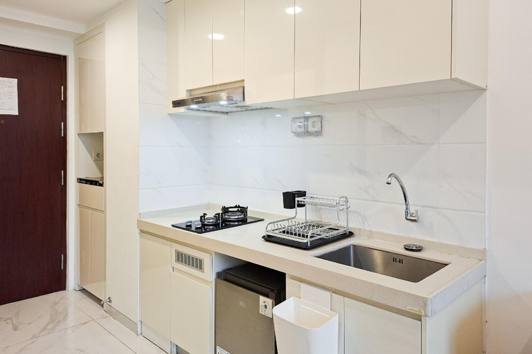 Others 2, White Tone Studio at Sky House BSD By Travelio, South Tangerang