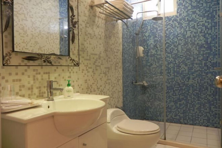 Bathroom 3, Zhu Yuan Ju Bed and Breakfast, Yilan