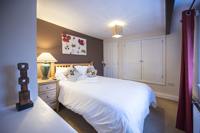Bedroom 2, The Bell Inn, Gloucestershire
