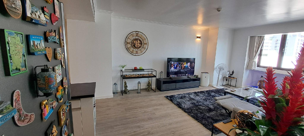 5, Stylish New Condo in NANA, Khlong Toey