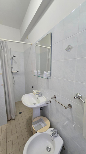 Bathroom 2, Hotel Leonardo Corniolo, Forli' - Cesena