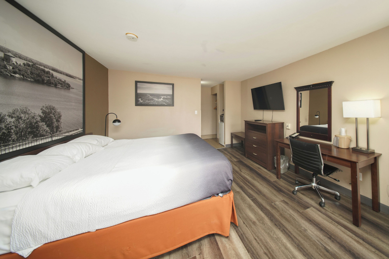 Bedroom 3, Super 8 by Wyndham Kingston, Frontenac