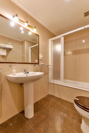 Bathroom 4, Hotel Puerto de Candas, Asturias