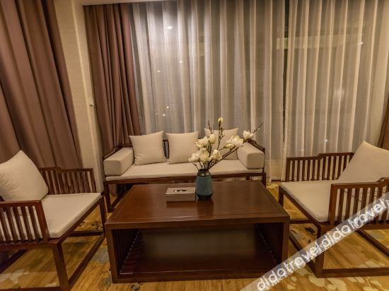 Others 5, International By Veris (Chengdu Xinfan), Chengdu