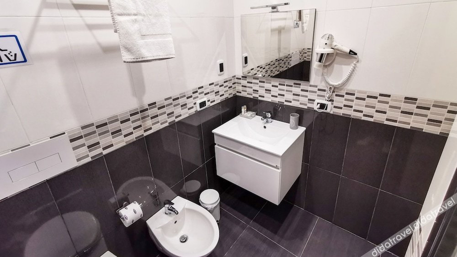 Others 5, Soave Rooms, Napoli