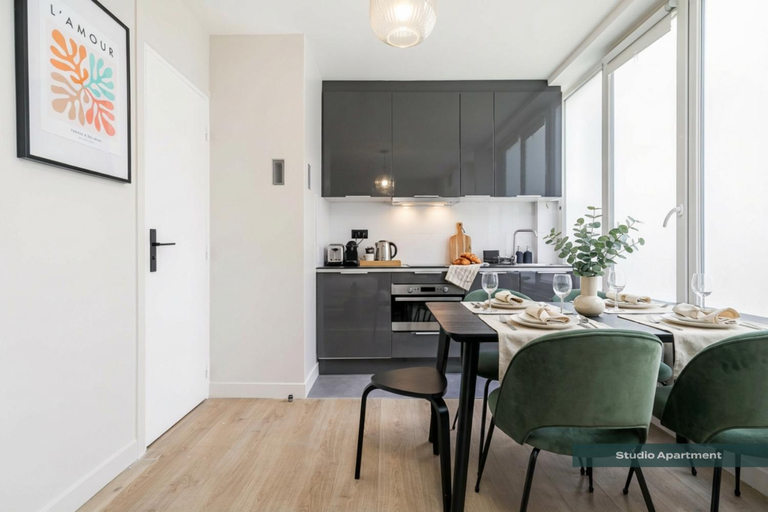 Others 4, PoeticStay - Montmartre - Dunkerque, Paris