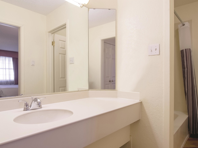 Bathroom 4, La Quinta Inn by Wyndham Denver Cherry Creek, Denver
