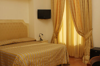 Others 5, Divina House B&B, Napoli