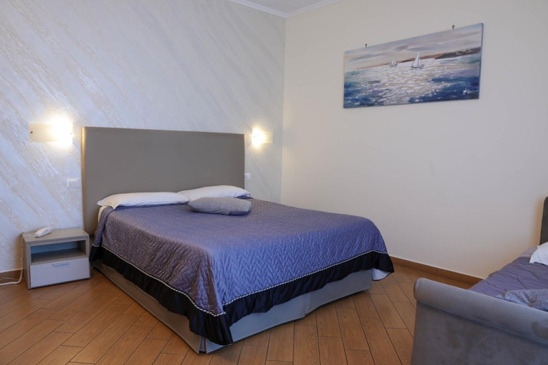 Bedroom 2, Porto Di Claudio, Rome