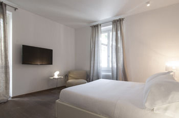 Others 2, Fifty Eight Suites, Milano